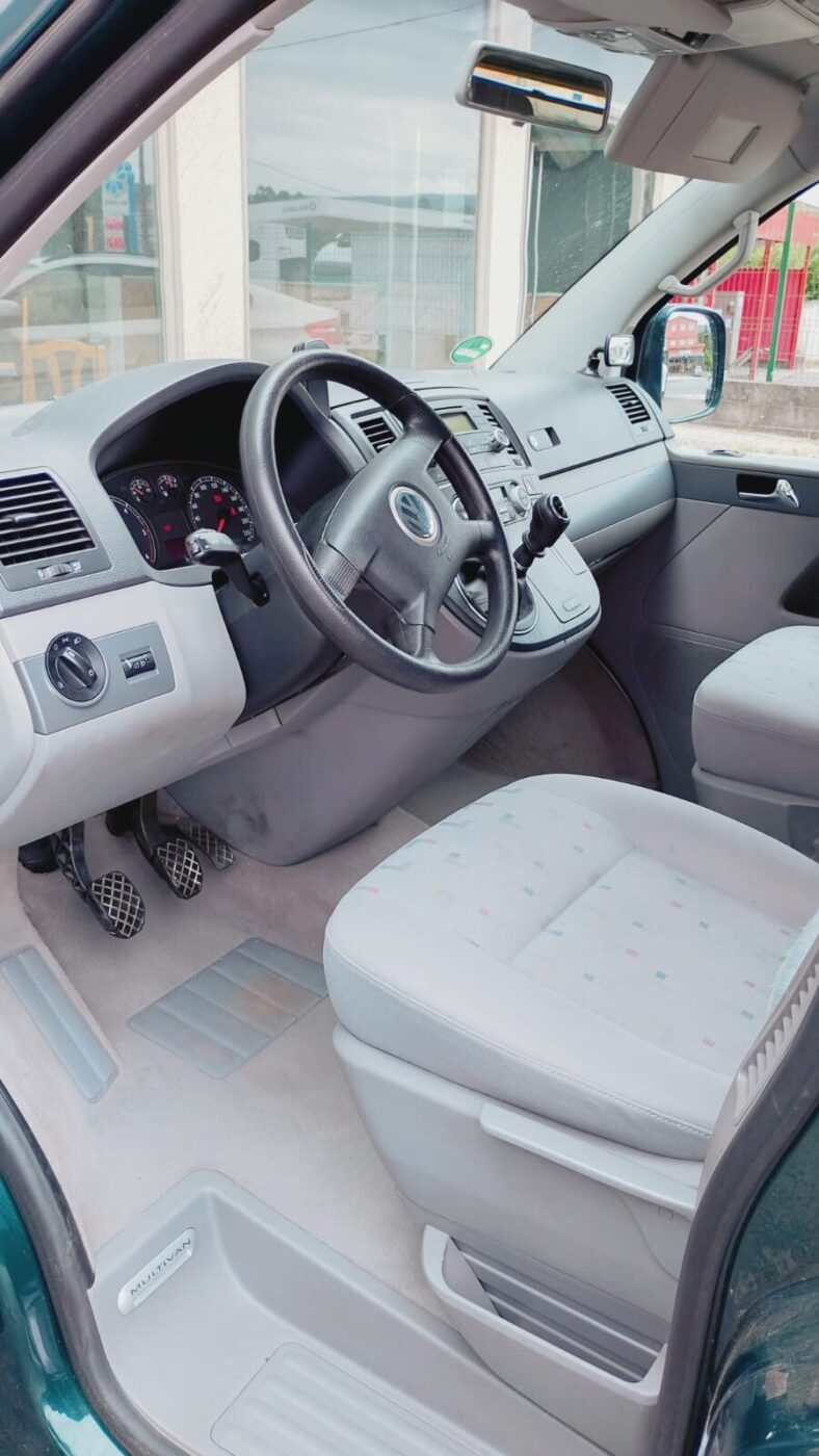 VOLKSWAGEN Multivan T5 