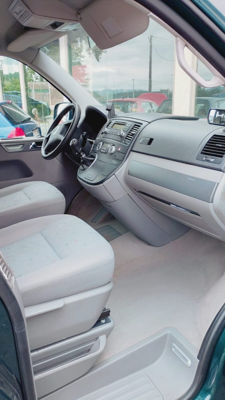 VOLKSWAGEN Multivan T5 