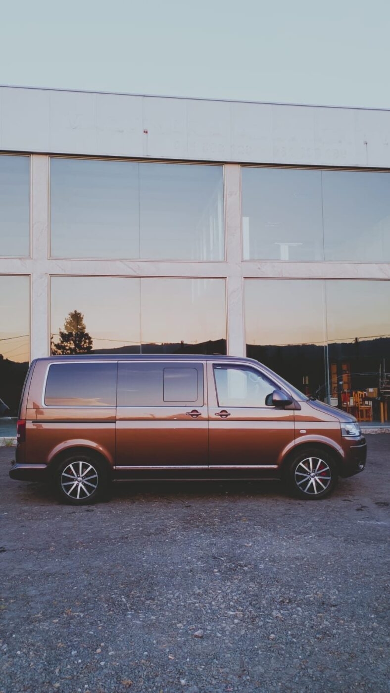VOLKSWAGEN Multivan T5 HIGHLINE