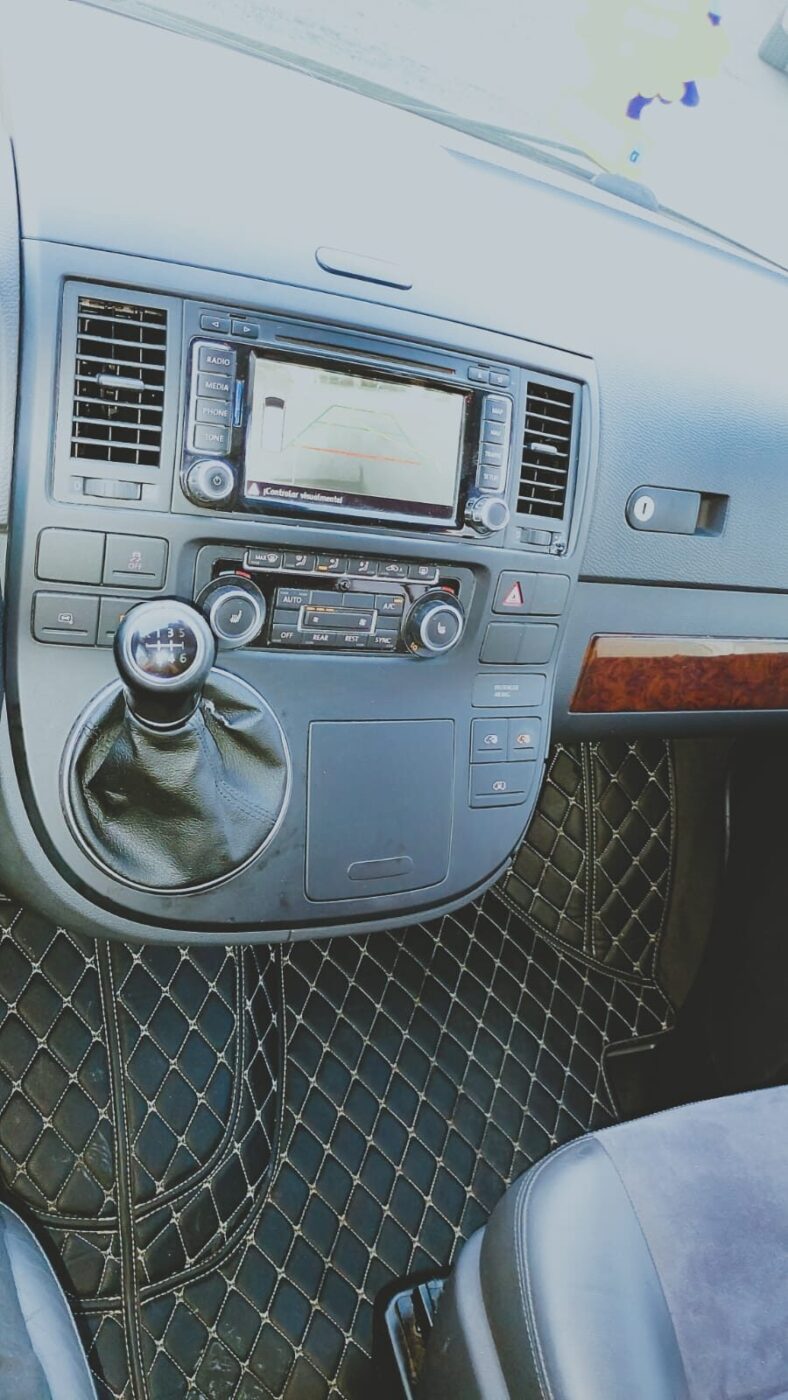 VOLKSWAGEN Multivan T5 HIGHLINE