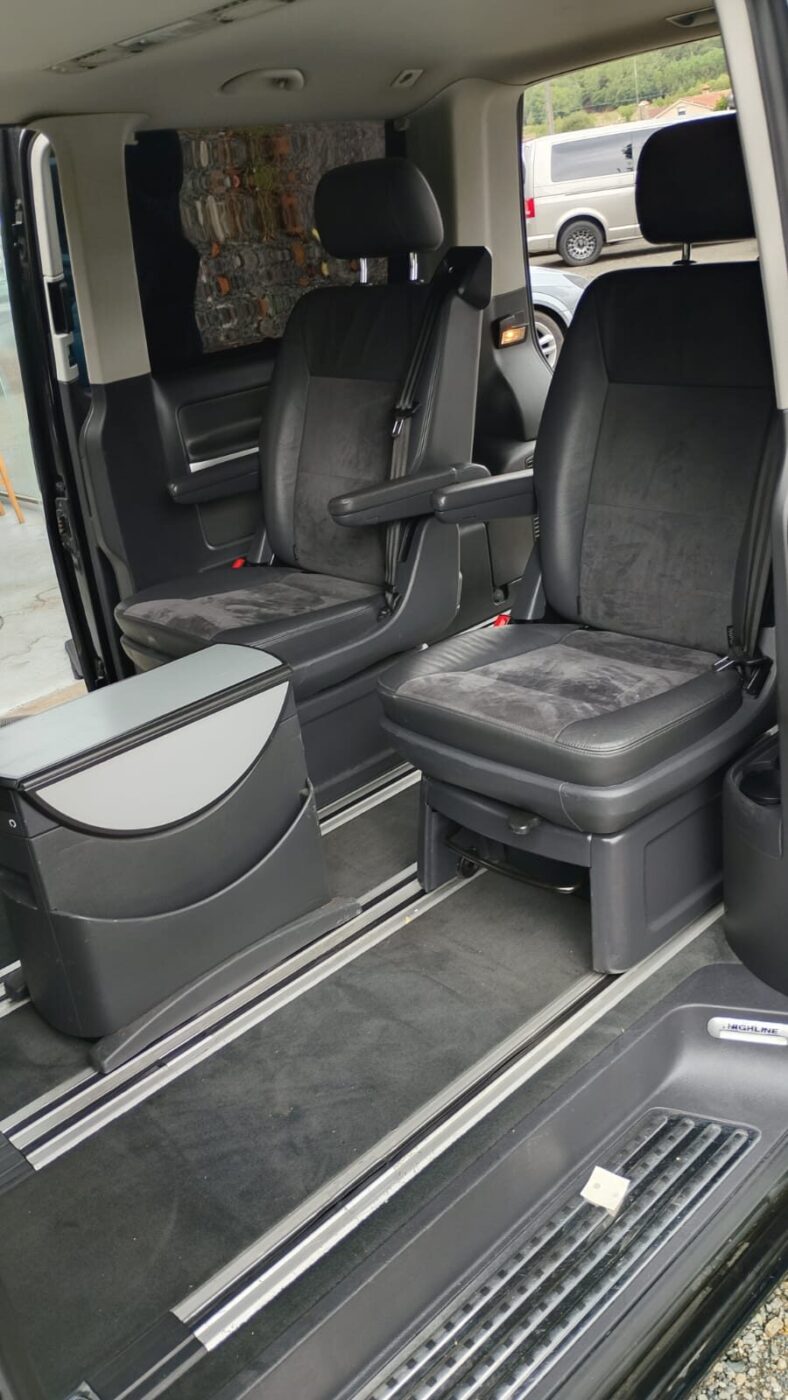 VOLKSWAGEN Multivan T5 HIGHLINE