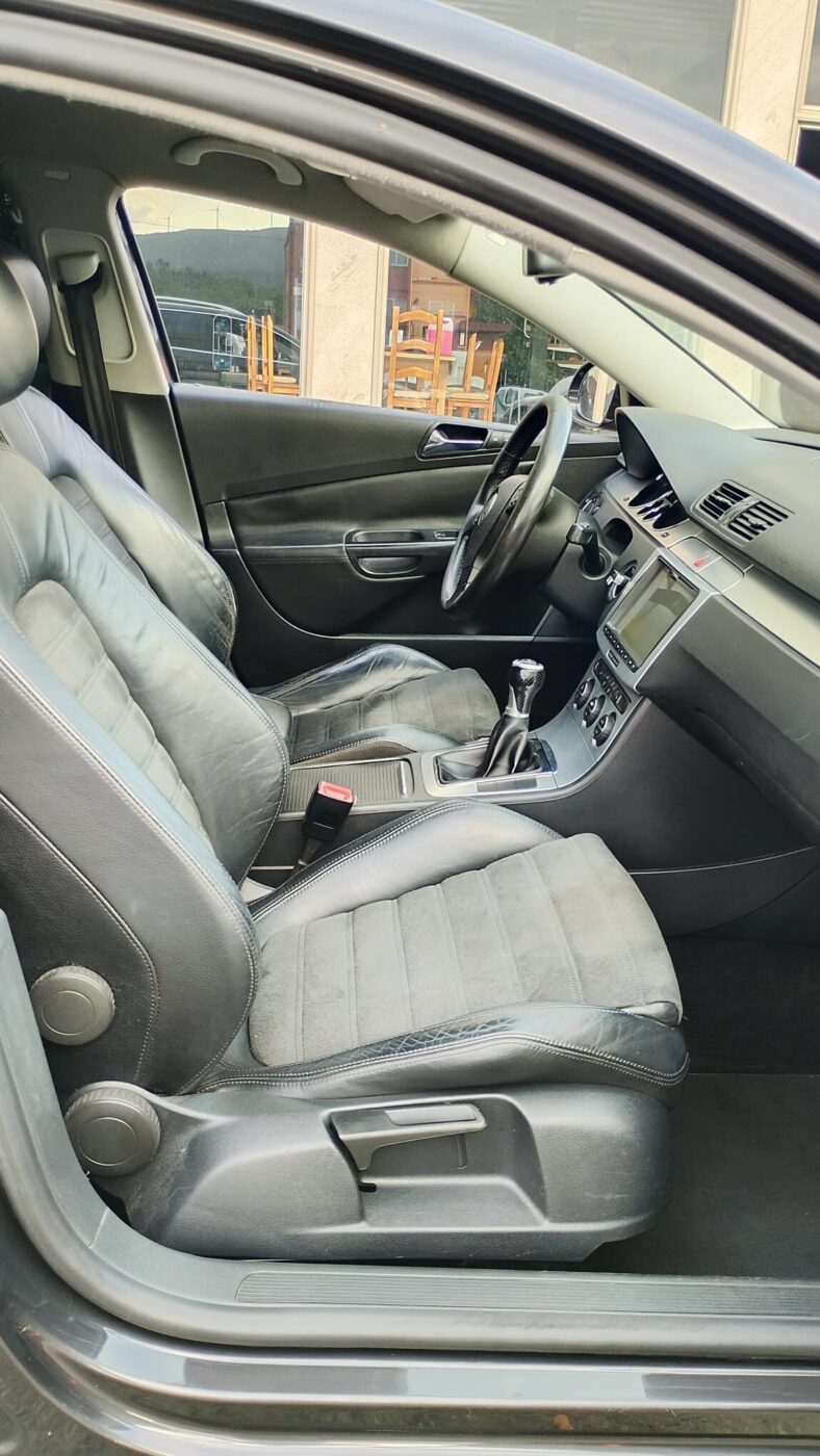 VOLKSWAGEN Passat Familiar